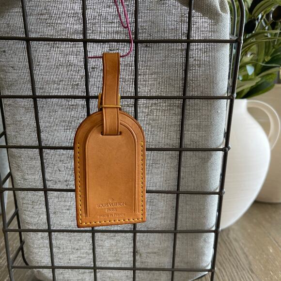 LV Luggage Tag Medium Authentic Louis Vuitton - Picture 1 of 2